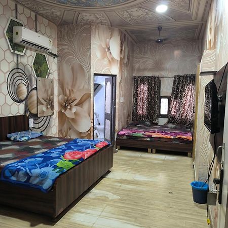 Hotel Jogi Guest House Welcome All Families, Friends, Groups, Couples, Singles Fully Airconditioner, Attach Washrooms, Lift, Wifi, 24 Hours Room Service, Power Backup Amritsar Esterno foto