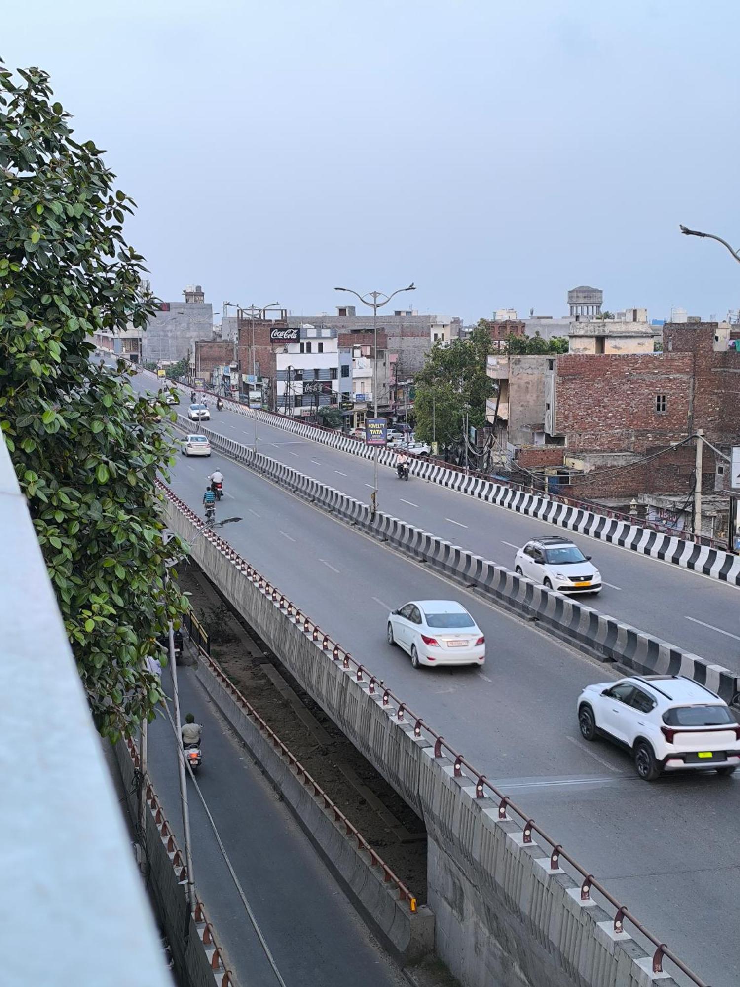 Hotel Jogi Guest House Welcome All Families, Friends, Groups, Couples, Singles Fully Airconditioner, Attach Washrooms, Lift, Wifi, 24 Hours Room Service, Power Backup Amritsar Esterno foto