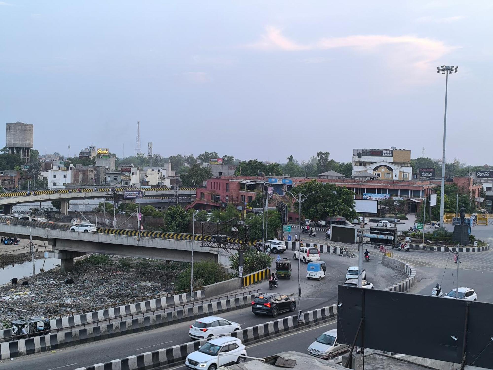 Hotel Jogi Guest House Welcome All Families, Friends, Groups, Couples, Singles Fully Airconditioner, Attach Washrooms, Lift, Wifi, 24 Hours Room Service, Power Backup Amritsar Esterno foto
