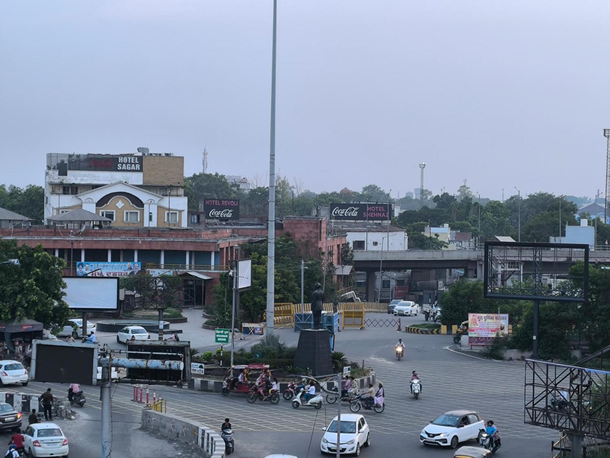 Hotel Jogi Guest House Welcome All Families, Friends, Groups, Couples, Singles Fully Airconditioner, Attach Washrooms, Lift, Wifi, 24 Hours Room Service, Power Backup Amritsar Esterno foto