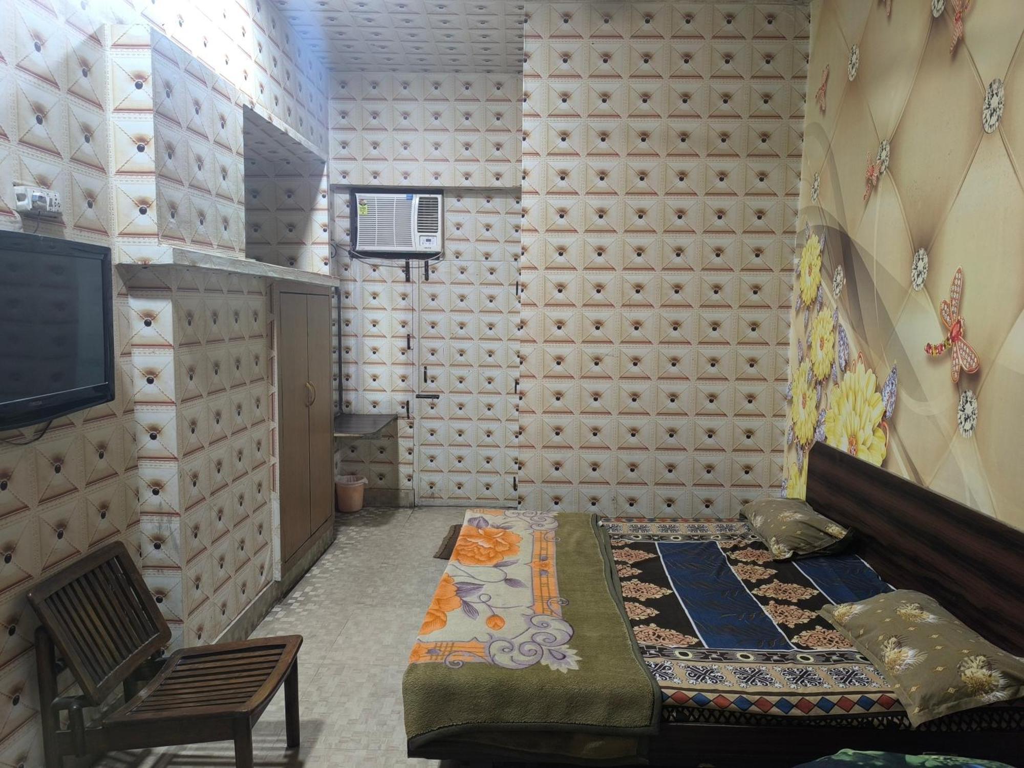Hotel Jogi Guest House Welcome All Families, Friends, Groups, Couples, Singles Fully Airconditioner, Attach Washrooms, Lift, Wifi, 24 Hours Room Service, Power Backup Amritsar Esterno foto